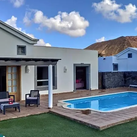 Bol-can Con Piscina Privada Villa *